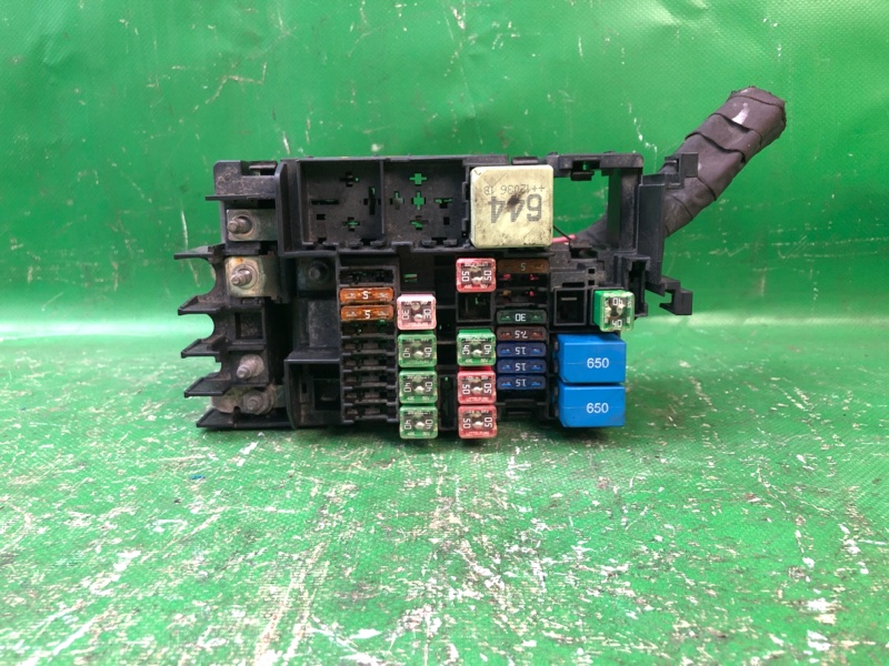 Блок предохранителей моторный отсек VOLKSWAGEN PASSAT B7 11-15 2012 2.5 CBUA 5C0937819H Б/У