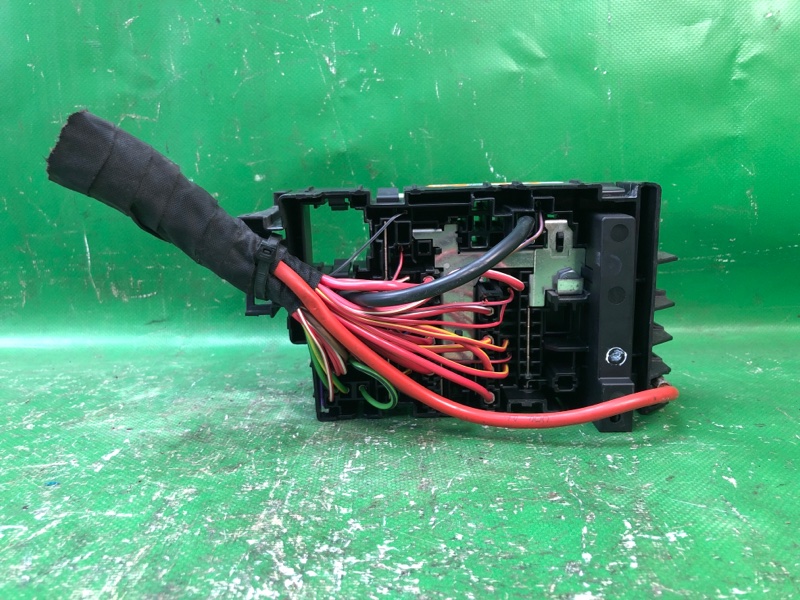 Блок предохранителей моторный отсек VOLKSWAGEN PASSAT B7 11-15 2.5 CBUA