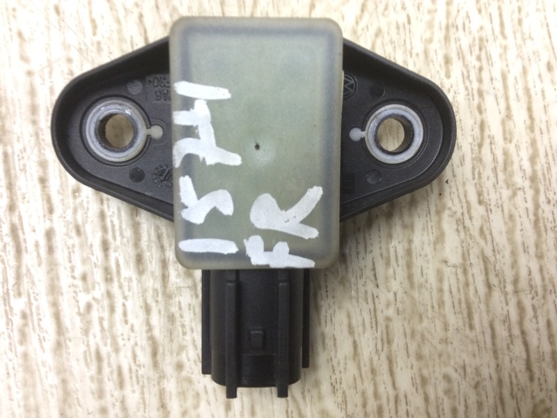 Датчик удара передний правый VOLKSWAGEN PASSAT CC 12-18 2013 Седан 2.0 CBFA 5N0959354D Б/У