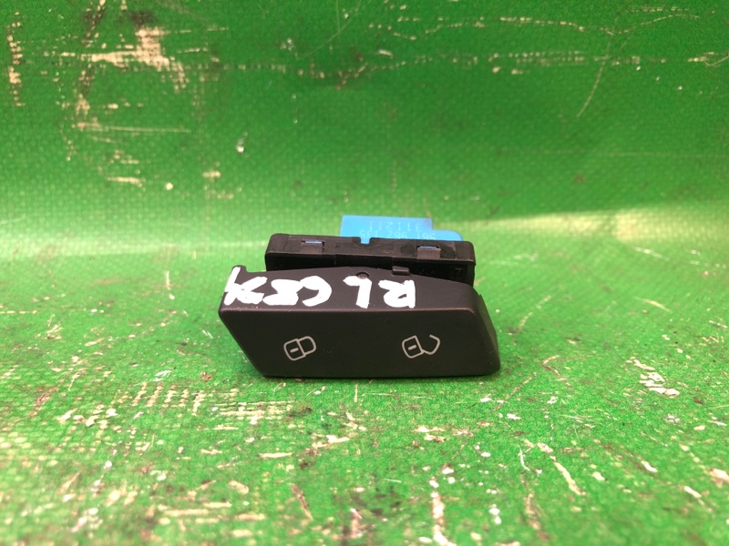 Кнопка задняя левая VOLKSWAGEN PASSAT B7 11-15 2012 2.5 CBUA 561962135 Б/У