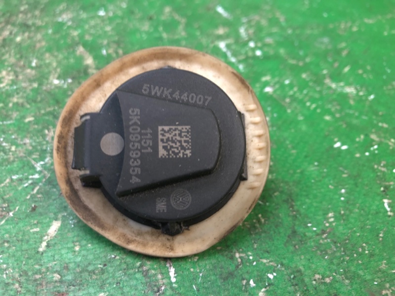 Датчик удара PASSAT B7 11-15 2012 2.5 CBUA