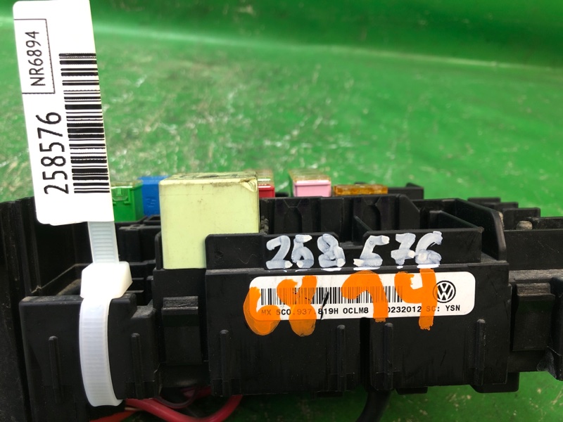 Блок предохранителей моторный отсек PASSAT B7 11-15 2012 2.5 CBUA