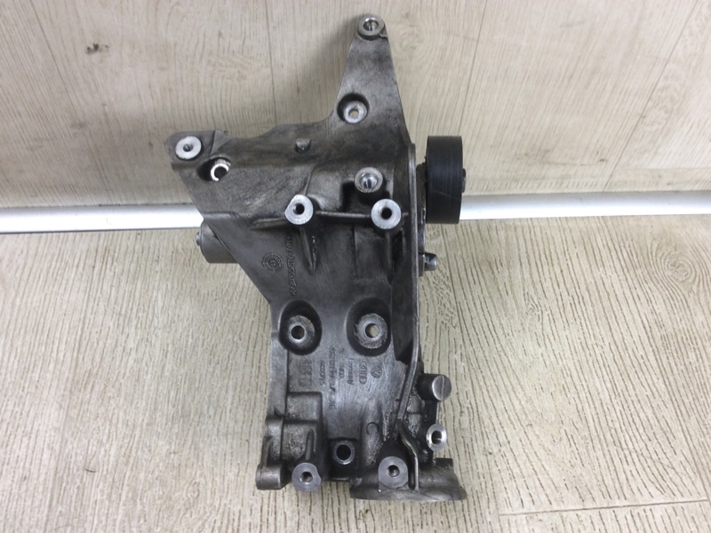 Кронштейн масляного фильтра VOLKSWAGEN PASSAT CC 12-18 2013 Седан 2.0 CBFA 06J903143AH Б/У