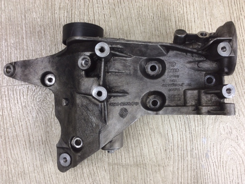 Кронштейн масляного фильтра VOLKSWAGEN PASSAT CC 12-18 Седан 2.0 CBFA