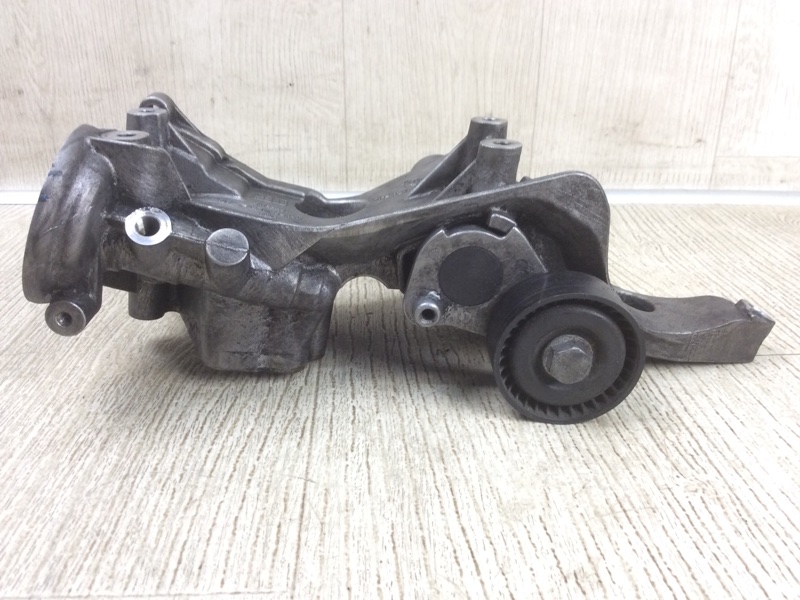 Кронштейн масляного фильтра PASSAT CC 12-18 2013 Седан 2.0 CBFA