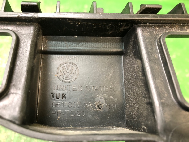 Кронштейн заднего бампера задний правый PASSAT B7 11-15 2012 2.5 CBUA