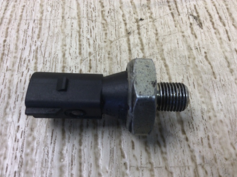 Датчик давления масла ДВС VOLKSWAGEN PASSAT CC 12-18 Седан 2.0 CBFA