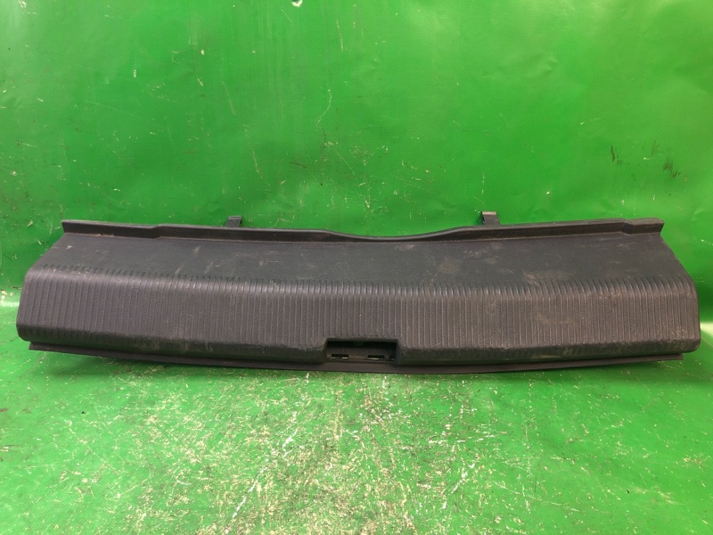 Накладка на порог багажника VOLKSWAGEN PASSAT B7 11-15 2012 2.5 CBUA 561863459 Б/У