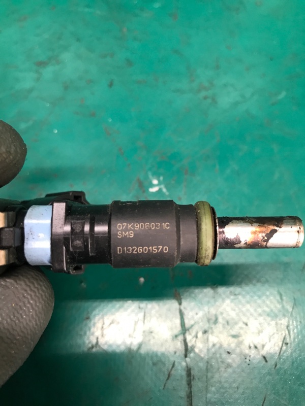 Форсунка топливная JETTA USA 10-17 2011 Седан CBTA 2.5L