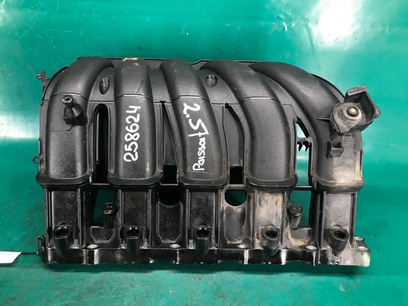 Коллектор впускной VOLKSWAGEN PASSAT B7 11-15 2012 Седан CBTA 2.5L 07K 133 201 M Б/У