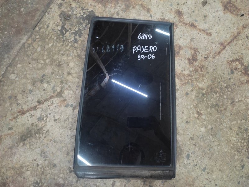 Стекло двери глухое заднее левое MITSUBISHI PAJERO 99-06 MR436987 Б/У