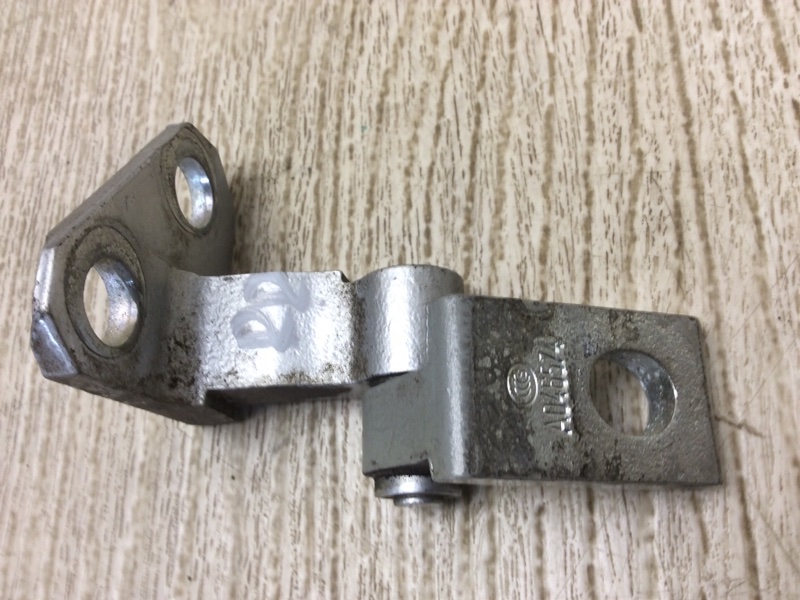 Петля двери верхняя задняя правая VOLKSWAGEN PASSAT CC 12-18 2013 Седан 2.0 CBFA 3C4833402D Б/У