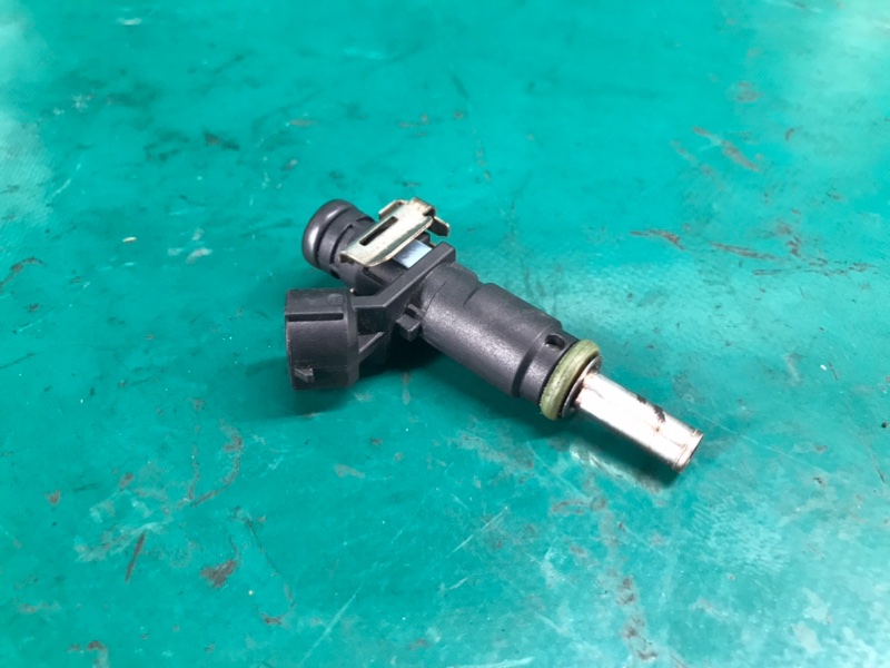 Форсунка топливная VOLKSWAGEN PASSAT B7 11-15 2012 Седан CBTA 2.5L 07K 906 031C Б/У