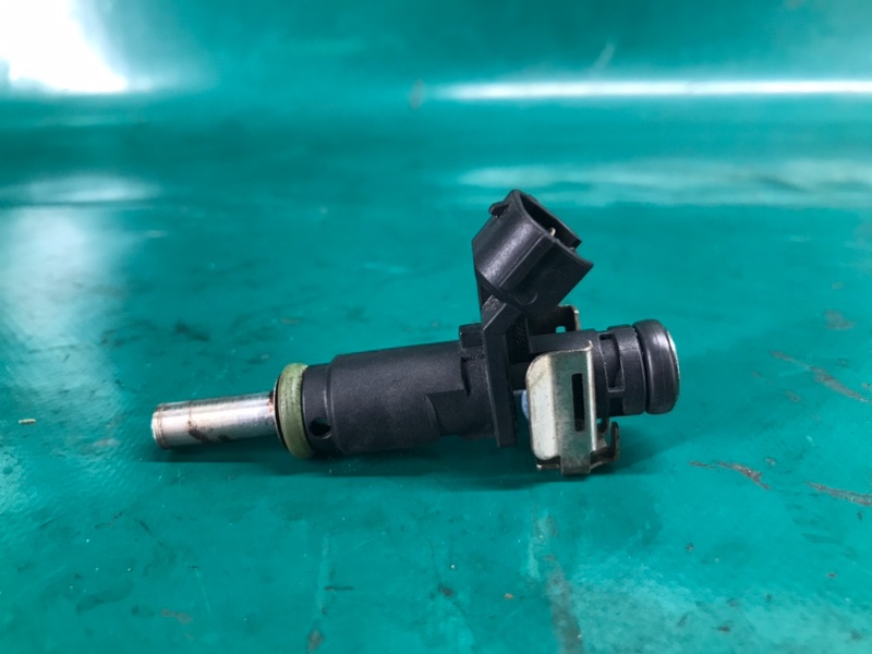 Форсунка топливная PASSAT B7 11-15 2012 Седан CBTA 2.5L