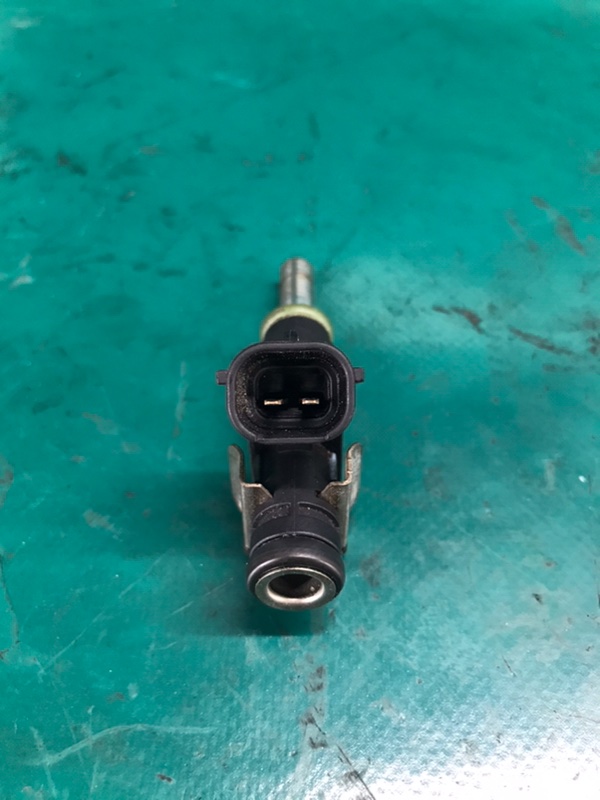 Форсунка топливная PASSAT B7 11-15 2012 Седан CBTA 2.5L