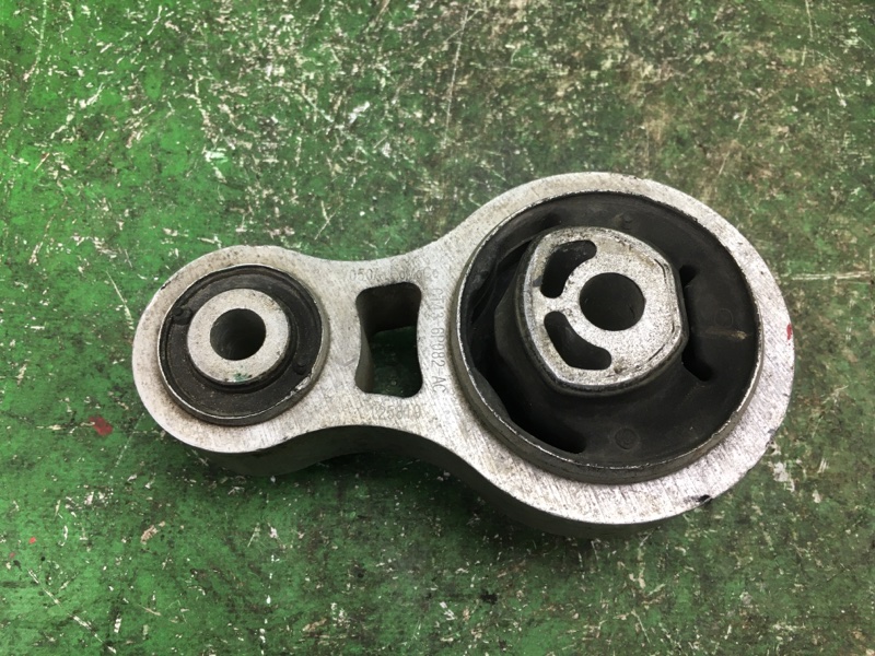 Запчасть подушка двигателя FORD EDGE 06-14 CT4Z-6068-A Б/У Подушка двигателя FORD EDGE 06-14 CT4Z-6068-A Б/У