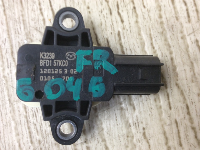 Запчасть датчик удара MAZDA 3 BL 09-13 2012 2.0 LF-VE BBM4-57-KC0 Б/У Датчик удара MAZDA 3 BL 09-13 2012 2.0 LF-VE BBM4-57-KC0 Б/У