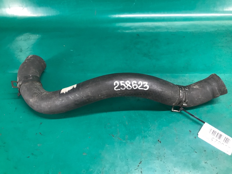 Патрубок системы охлаждения LEXUS IS300 99-05 2004 Седан 3.0 2JZ-GE 16572-46290 Б/У