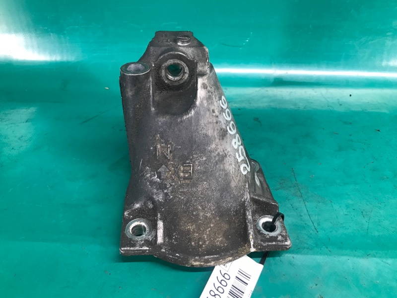 Кронштейн двигателя правый LEXUS IS300 99-05 2004 Седан 3.0 2JZ-GE 12311-46140 Б/У