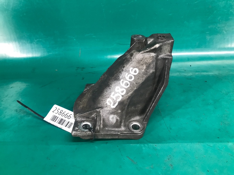 Кронштейн двигателя правый LEXUS IS300 99-05 Седан 3.0 2JZ-GE