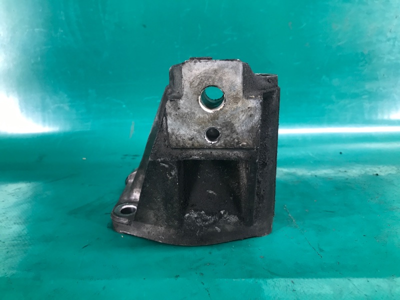 Кронштейн двигателя правый IS300 99-05 2004 Седан 3.0 2JZ-GE