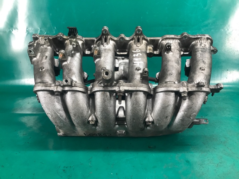 Коллектор впускной IS300 99-05 2004 Седан 3.0 2JZ-GE