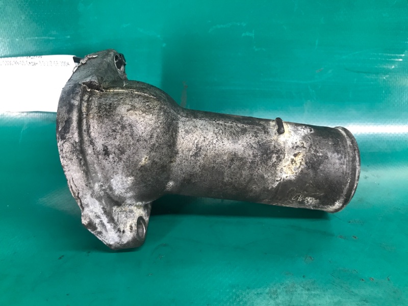 Фланец системы охлаждения LEXUS IS300 99-05 2004 Седан 3.0 2JZ-GE 16321-46040 Б/У