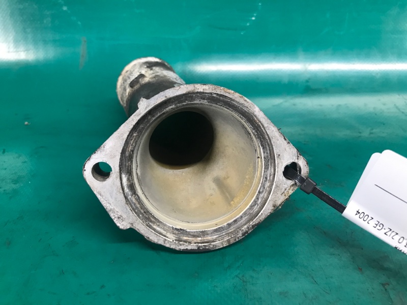 Фланец системы охлаждения IS300 99-05 2004 Седан 3.0 2JZ-GE