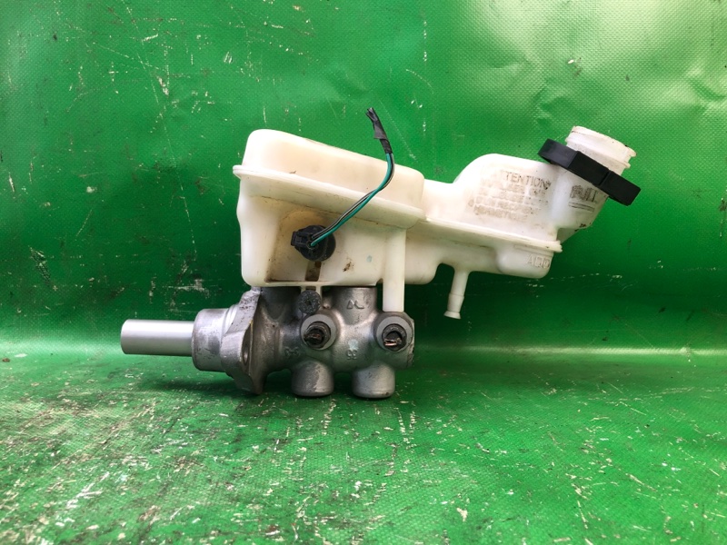 Запчасть главный тормозной цилиндр JEEP COMPASS 06-16 2014 MK49 2.4 ED3 5175093AA Б/У Главный тормозной цилиндр JEEP COMPASS 06-16 2014 MK49 2.4 ED3 5175093AA Б/У