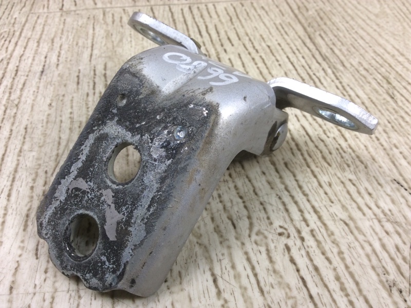 Петля двери нижняя задняя левая SENTRA (B16) 06–12 2012 2.0 MR20DE