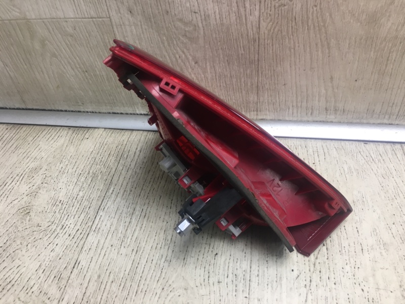 Фонарь внутренний задний правый PASSAT B7 11-15 2012 2.5 CBUA