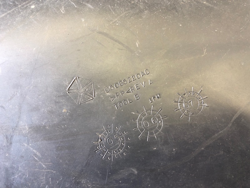 Подкрылок задний правый 300 04-10 2008 Седан 3.5 EGG