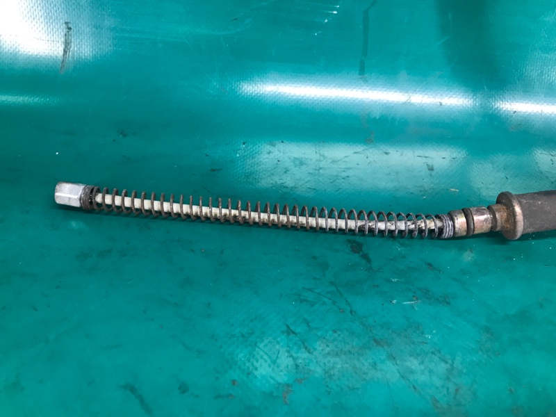 Трос стояночного тормоза правый MITSUBISHI ENDEAVOR 03-11 Внедорожник 3.8