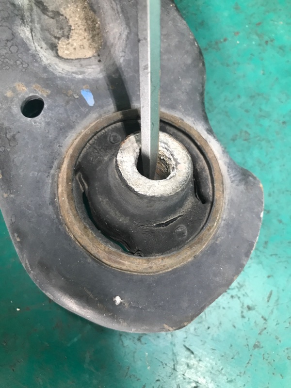 Рычаг передней подвески нижний правый JETTA USA 10-17 2011 CBTA 2.5L Рычаг передней подвески нижний правый JETTA USA 10-17 2011 CBTA 2.5L