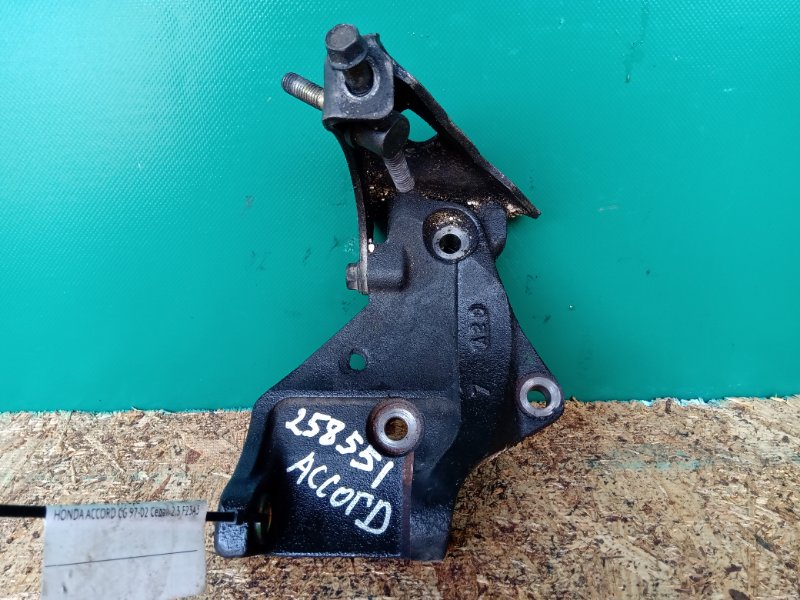 Запчасть кронштейн генератора HONDA ACCORD CG 97-02 2002 Седан 2.3 F23A5 31112-PAA-A00 Б/У Кронштейн генератора HONDA ACCORD CG 97-02 2002 Седан 2.3 F23A5 31112-PAA-A00 Б/У