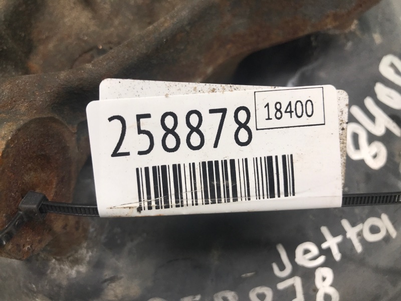 Цапфа левая JETTA USA 10-17 2015 Седан 2.0