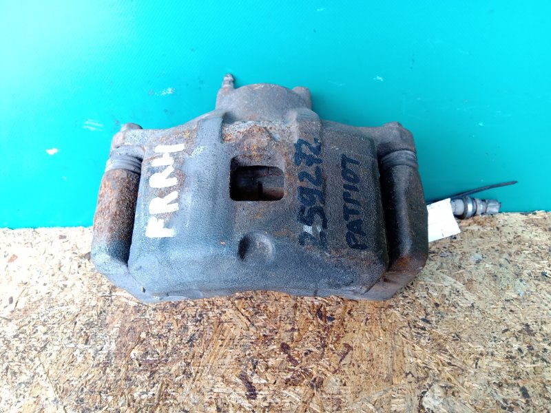 Запчасть суппорт тормозной передний правый JEEP PATRIOT 10-17 2011 Внедорожник 2.4 ED3 5191238AA Б/У Суппорт тормозной передний правый JEEP PATRIOT 10-17 2011 Внедорожник 2.4 ED3 5191238AA Б/У