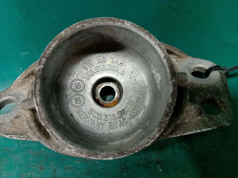 Опора амортизатора задняя JETTA USA 10-17 2015 Седан 2.0