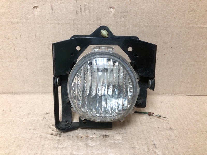 Противотуманная фара правая MITSUBISHI OUTLANDER XL 05-13 8324A001 Б/У