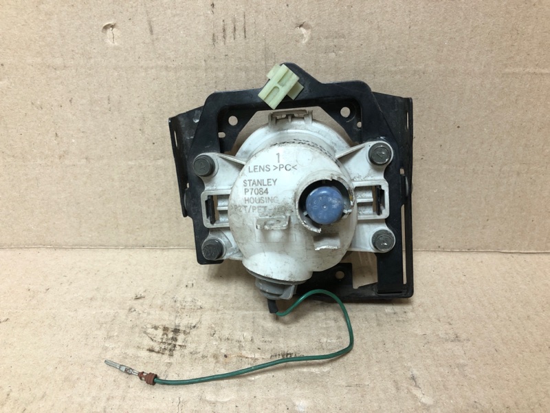 Противотуманная фара правая OUTLANDER XL 05-13