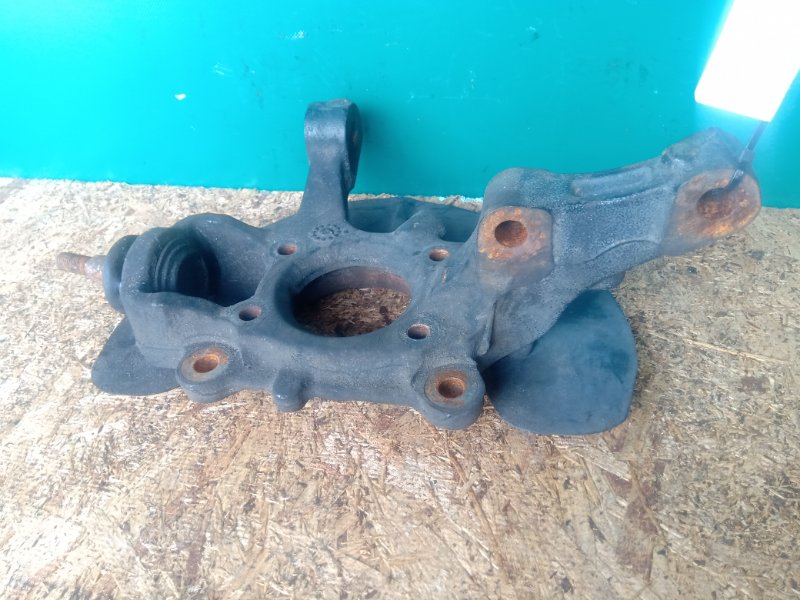 Кулак поворотный левый AVENGER 07-14 2011 JS 3.6 ERB