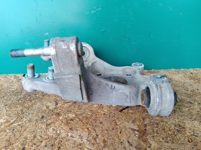 Цапфа правая RDX 06-12 2007 Внедорожник 2.3 Цапфа правая RDX 06-12 2007 Внедорожник 2.3