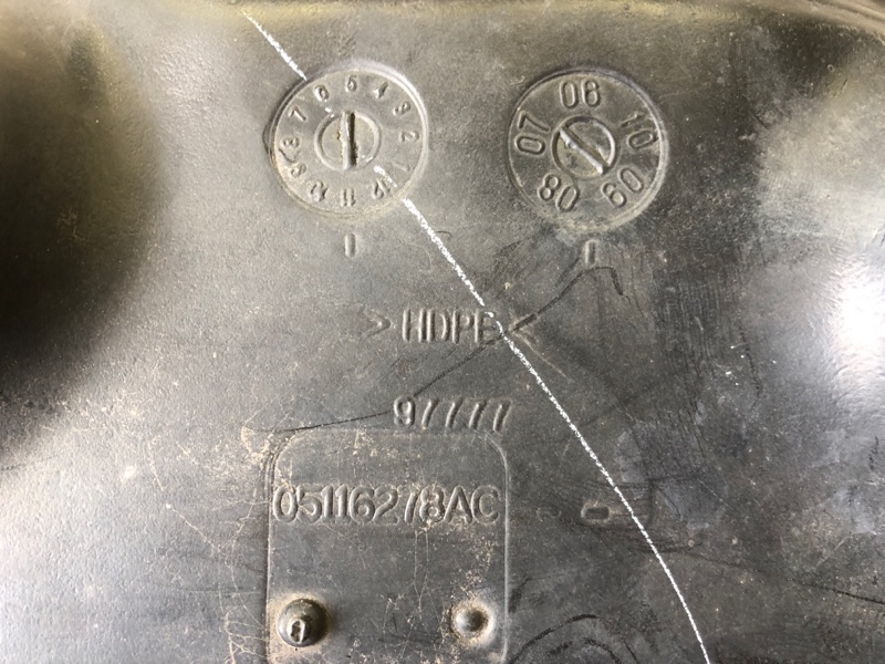 Подкрылок передний правый JOURNEY 08-20