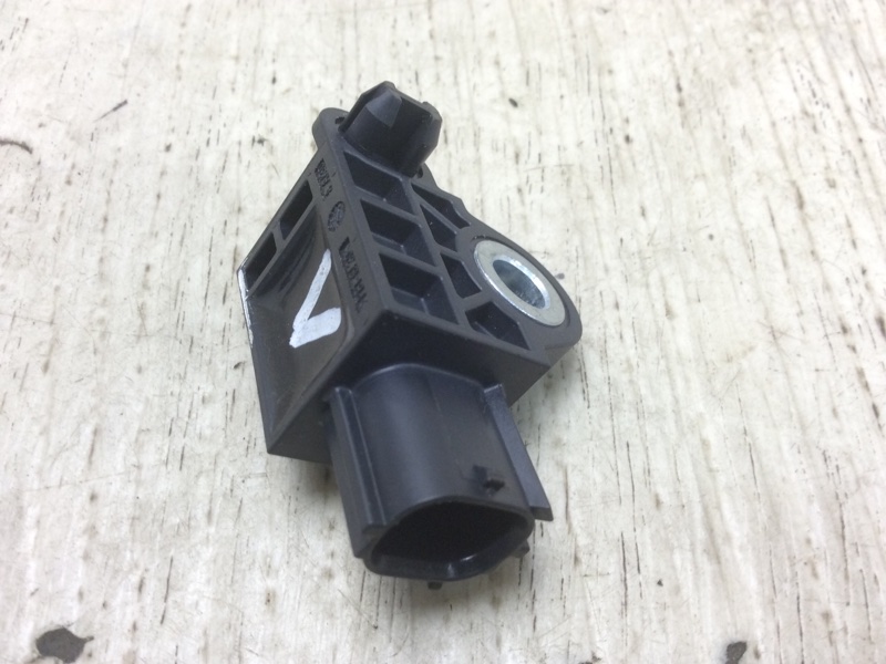 Датчик удара задний левый X-TRAIL/ROGUE T32 13-20