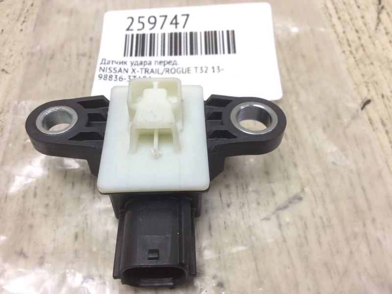 Датчик удара передний X-TRAIL/ROGUE T32 13-20