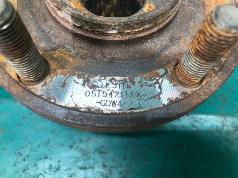 Ступица передняя AVENGER 07-14 2011 JS 3.6 ERB