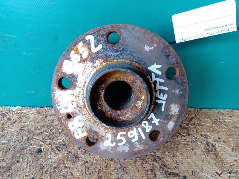 Ступица передняя левая JETTA USA 10-17 2011 CBTA 2.5L