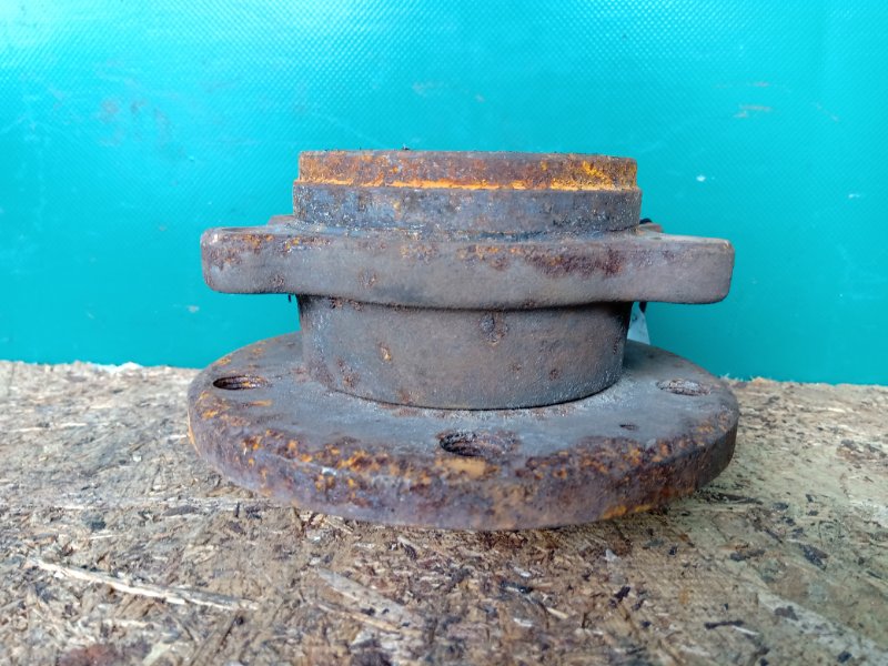 Ступица передняя левая JETTA USA 10-17 2011 CBTA 2.5L