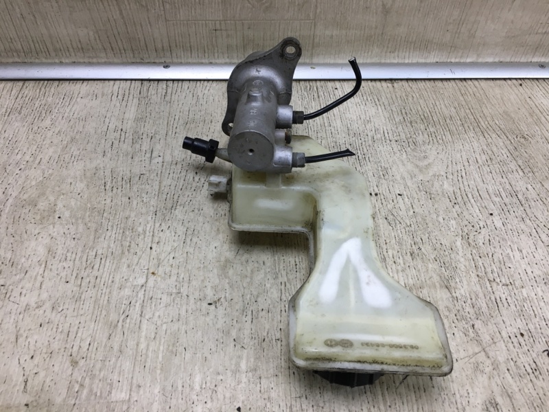 Главный тормозной цилиндр 3 BK 03-08 2004 Седан 2.3