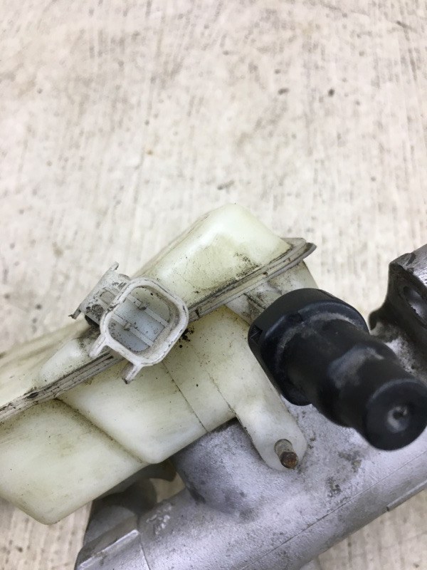 Главный тормозной цилиндр 3 BK 03-08 2004 Седан 2.3